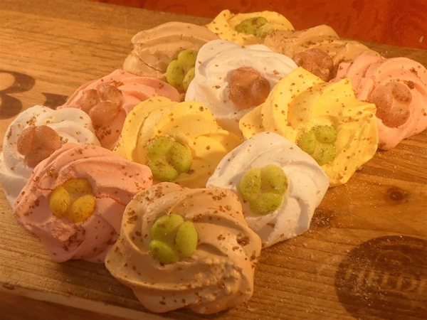 PAAS SCHUIM NESTJES (8 stuks)